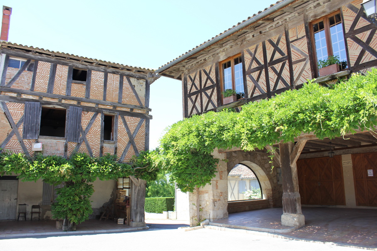 Maisons, Place de la Mairie à Dunes